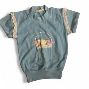 Vintage 80s 2t baby blue Little Little fitted tee with lace ribbon basket hearts
